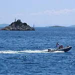 Medena * Τρογκίρ